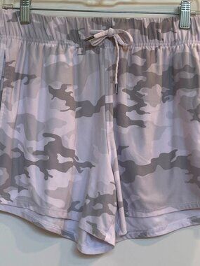 ATHLETIC WORKS Gray Camo Gym Shorts with Pockets, Size L